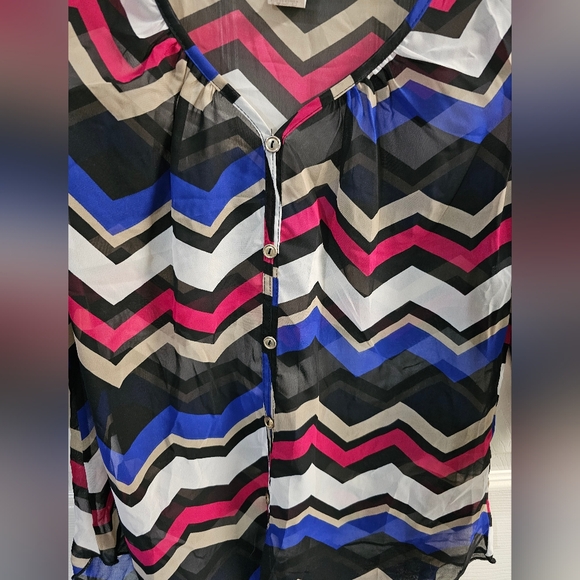 A'gaci Sheer Chevron Pattern Top - Picture 2 of 5